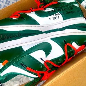 This are unique sneakers this are Nike dunks x off white